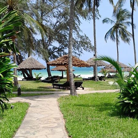 Eleven Pearl Boutique Hotel & Spa Diani Beach Exterior foto