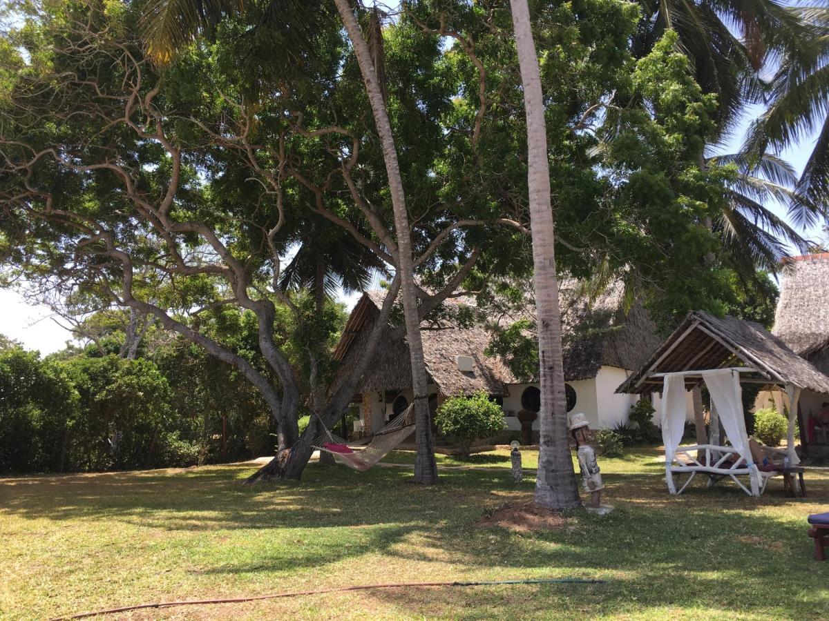 Eleven Pearl Boutique Hotel & Spa Diani Beach Exterior foto