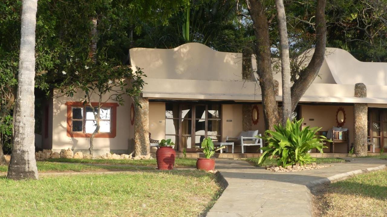 Eleven Pearl Boutique Hotel & Spa Diani Beach Exterior foto
