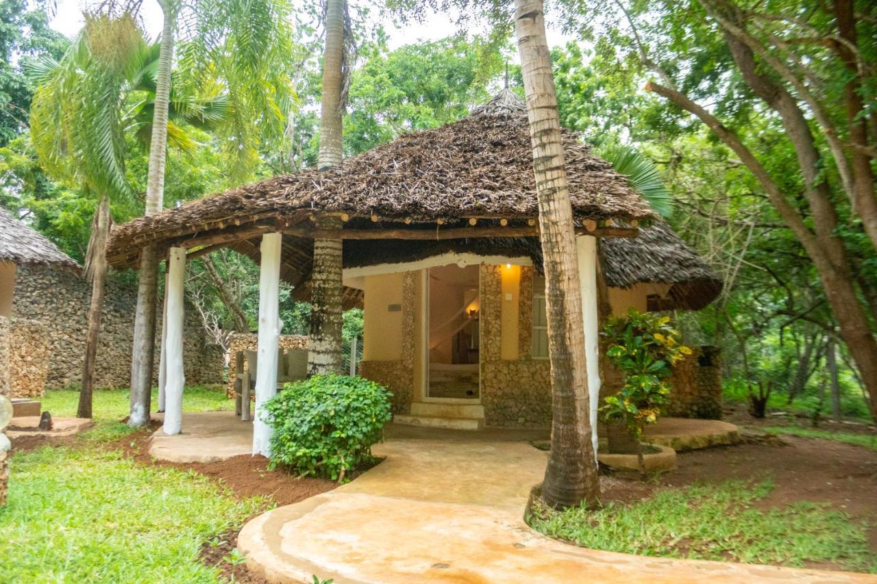 Eleven Pearl Boutique Hotel & Spa Diani Beach Exterior foto
