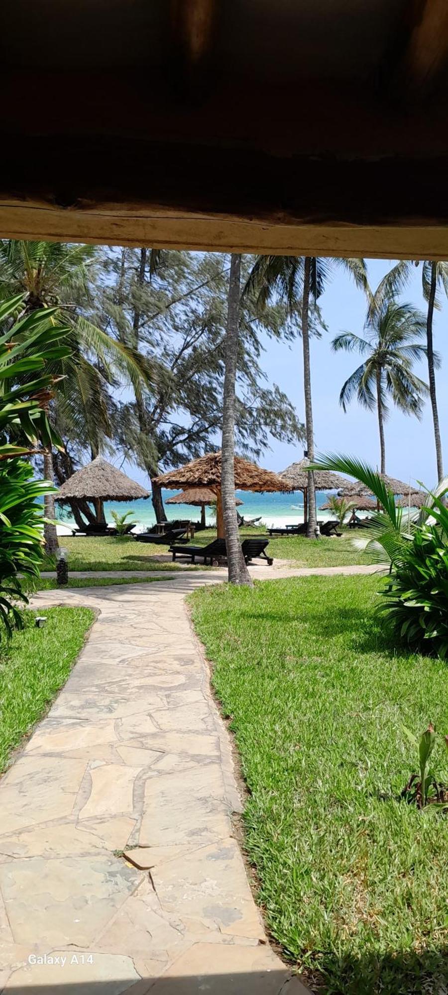 Eleven Pearl Boutique Hotel & Spa Diani Beach Exterior foto
